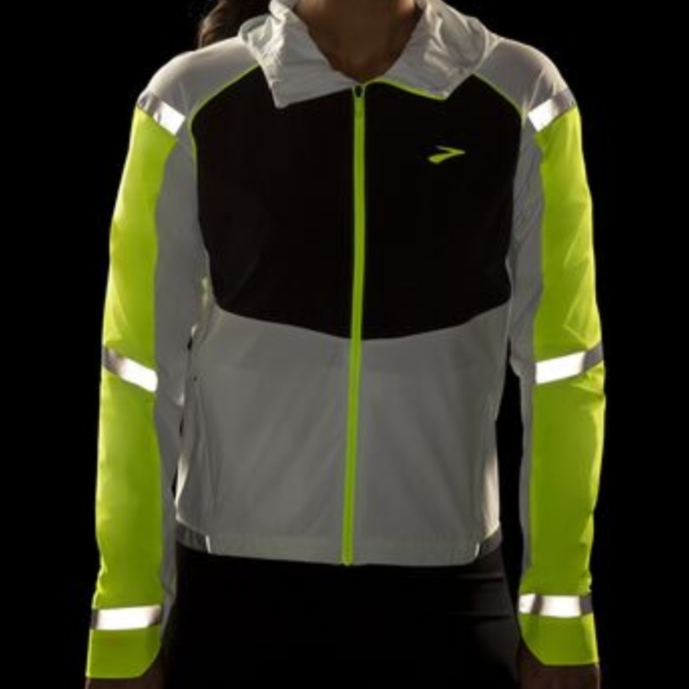 Brooks Run Visible Women’s Carbonite Jacket - Picture 3 of 7